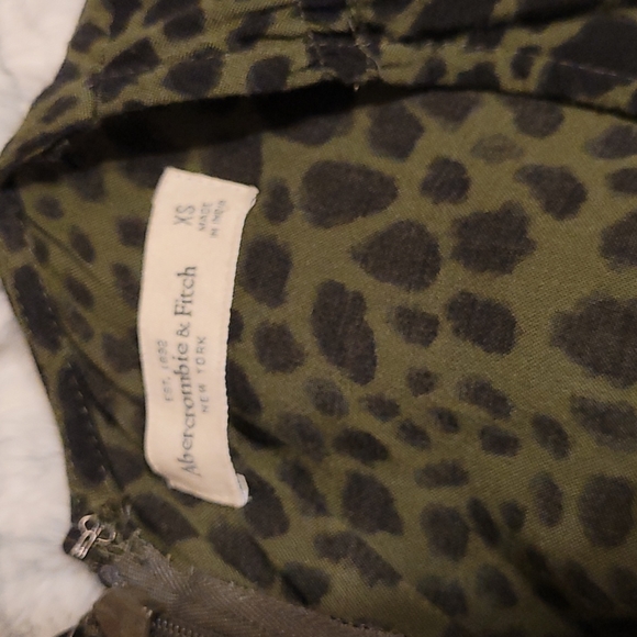 Abercrombie & Fitch Green Leopard Jumpsuit Women's Size XS - Picture 5 of 10